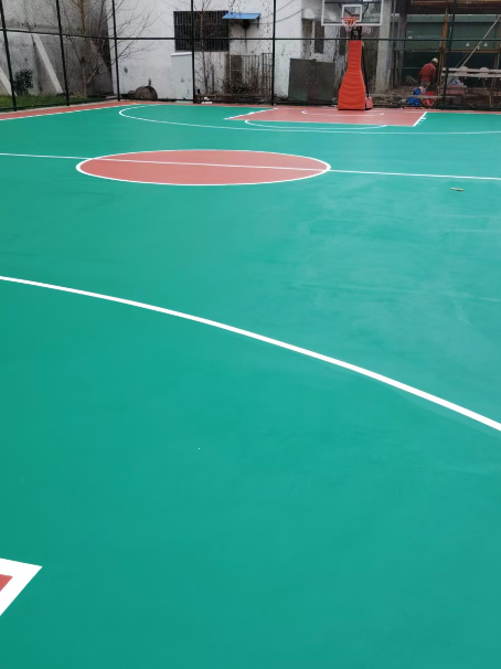 易门 球场长期使用易出现地面开裂